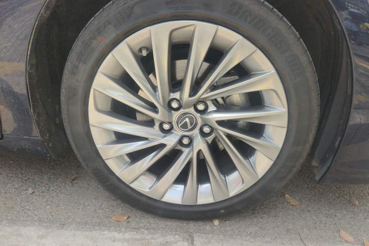 Used Lexus ES 2021 300h Executive Edition
