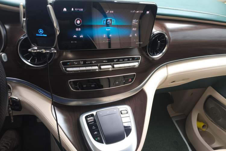 Used Mercedes-Benz V-Class 2021 V 260 Avantgarde Edition
