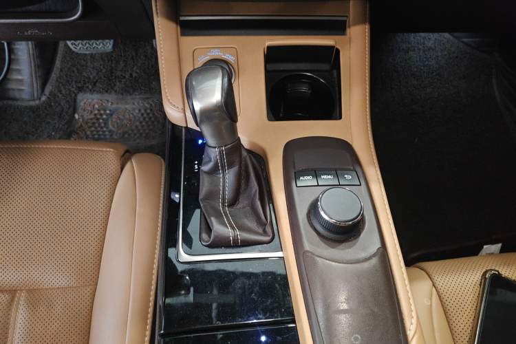 Used Lexus ES 2017 300h Mark Levinson Comfort Edition Gear Lever