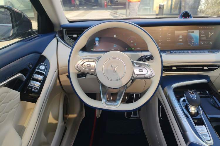 Used VOYAH FREE 2021 Four-Wheel Drive Extended-Range First-Edition Commemorative Model Steering Wheel