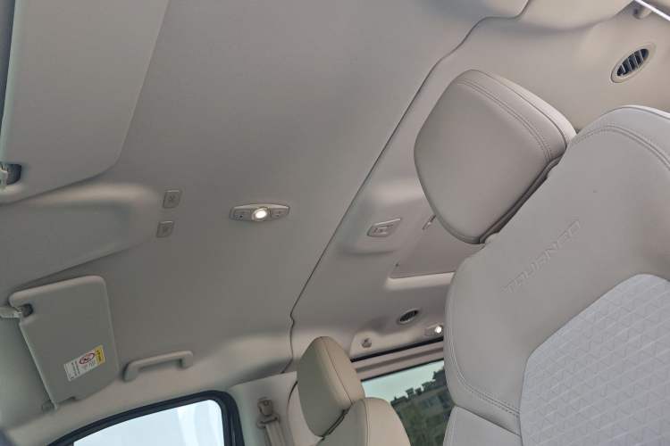 Used Ford Tourneo Custom 2023 2.0T Automatic Comfort Edition Headliner