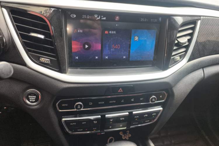 Used GAC Trumpchi GS7 2017 280T Two-Wheel Drive Luxury Model Audio And AC Panel