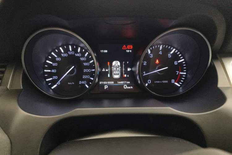 Used Land Rover Range Evoque 2015 2.0T Five-Door Fashion Edition Odometer Close Up