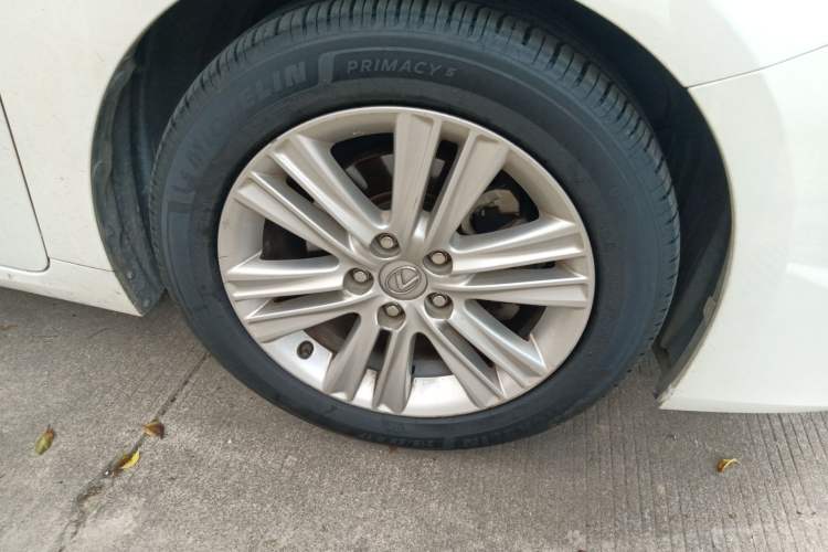 Used Lexus ES 2014 250 Elite Edition Right Front Wheel Hub