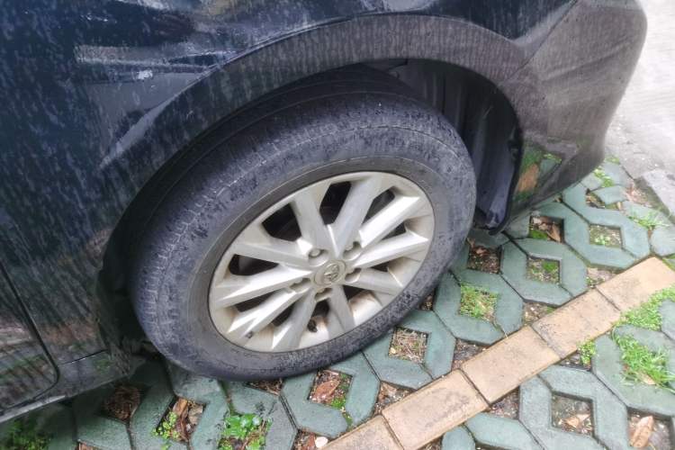 Used Toyota Camry 2013 2.0G Comfort Edition Right Front Wheel Hub