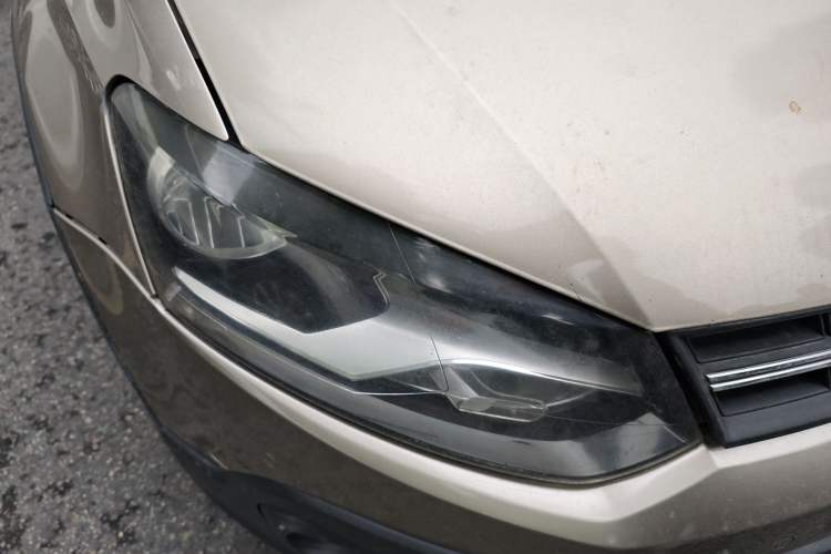 Used Volkswagen Polo 2014 1.6L Cross Polo Automatic Right Front Headlight