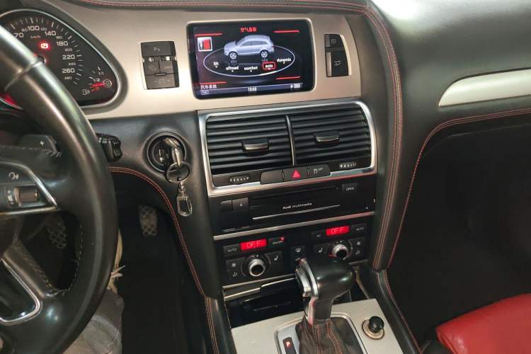 Used Audi Q7 2012 3.0 TFSI Exclusive Version (200kW) Audio And AC Panel