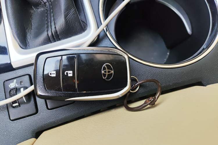 Used Toyota Highlander 2018 2.0T Four-Wheel Drive Luxury Version 7 Seats China VI Standard
