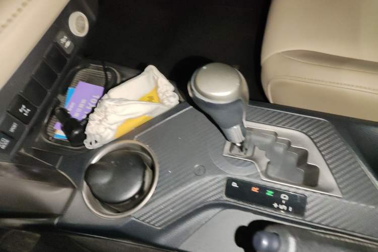 Used Toyota RAV4 2013 2.5L Automatic 4x4 Elite Edition Gear Lever