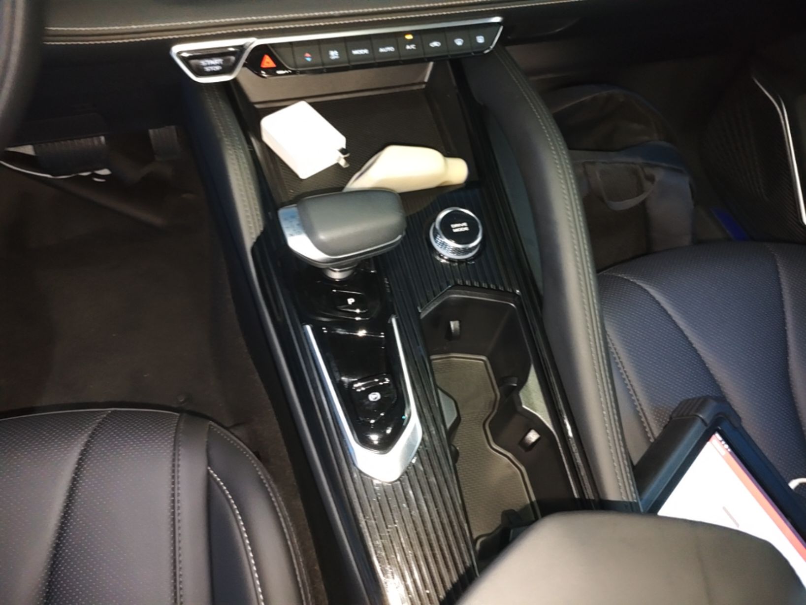 Geely Auto Monjaro L 2024 2.0TD DCT EVO Two-Wheel Drive Long-Range Version — снимка 18