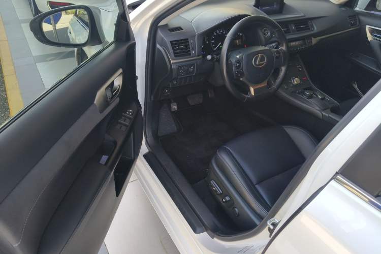 Used Lexus CT 2017 CT200h Comfort Edition Monochrome China V Standard Driver Seat