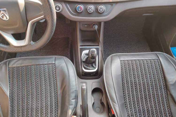 Used Baojun 310W 2017 1.5L Manual Comfort Version China V