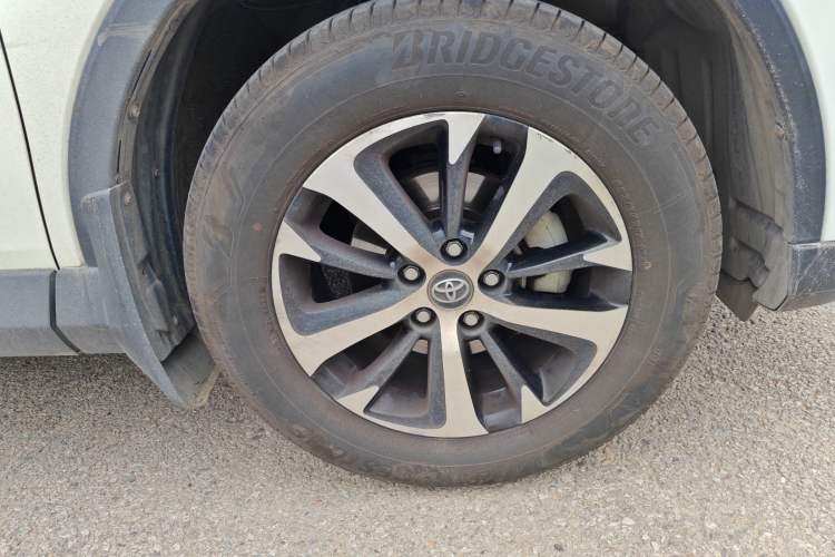 Used Toyota RAV4 2016 2.0L CVT Two-Wheel Drive Fashion Edition China V Standard