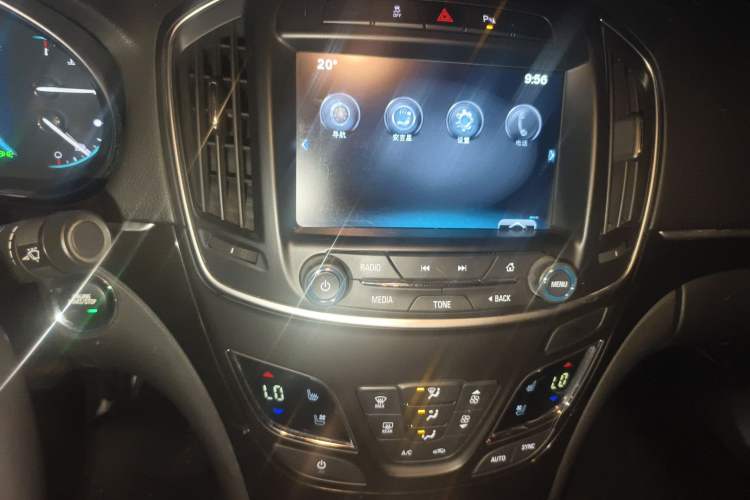 Used Buick Regal 2014 2.4L SIDI Luxury Fashion Edition Audio And AC Panel