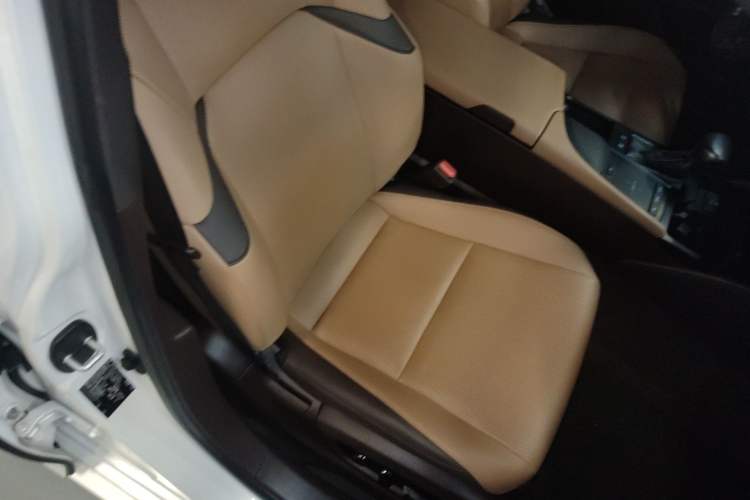 Used Lexus ES 2020 300h Premier Edition
