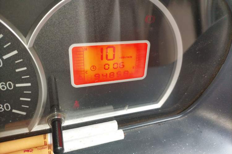 Used BAIC Weiwang 306 2013 1.2L Value Edition Comfort Type 7 Seats A12 China IV Emission Standard Odometer Close Up