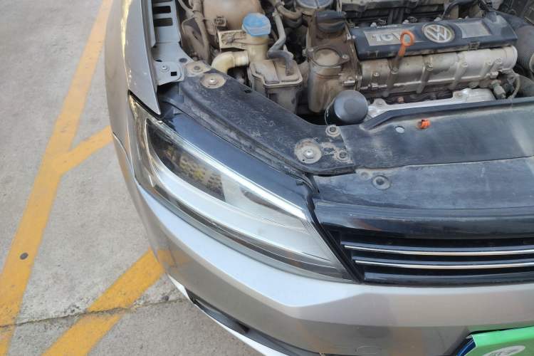 Used Volkswagen Sagitar 2014 1.6L Automatic Comfort Model Right Front Headlight