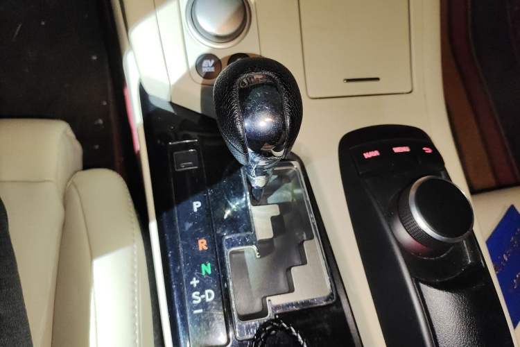 Used Lexus ES 2013 300h Elite Edition