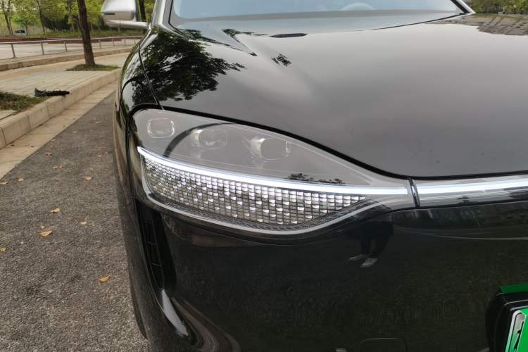 Used Hima AITO M9 2025 Extended-Range Max Version 52 kWh 6-Seater Edition Right Front Headlight