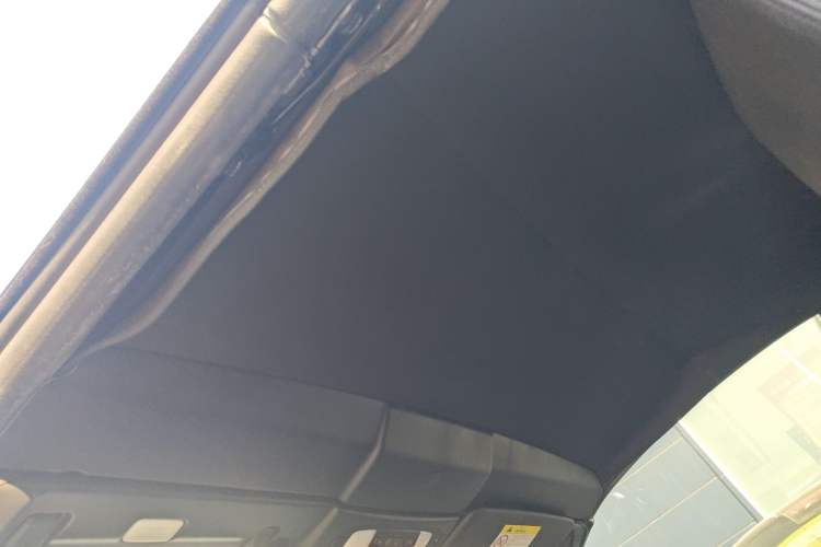 Used BMW 2 Series 2018 220i Convertible Coupe Sports Design Package Headliner