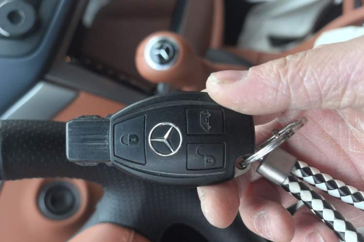 Used Mercedes-Benz Vito 2011 2.5L 7-seater executive version