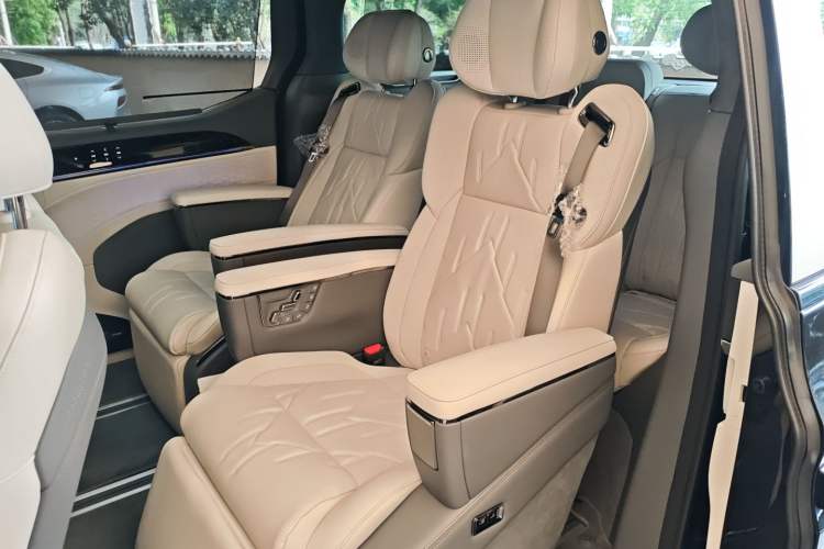 Used Zeekr 009 2024 7-Seater Aisle Version 140 kWh Left Rear Seat