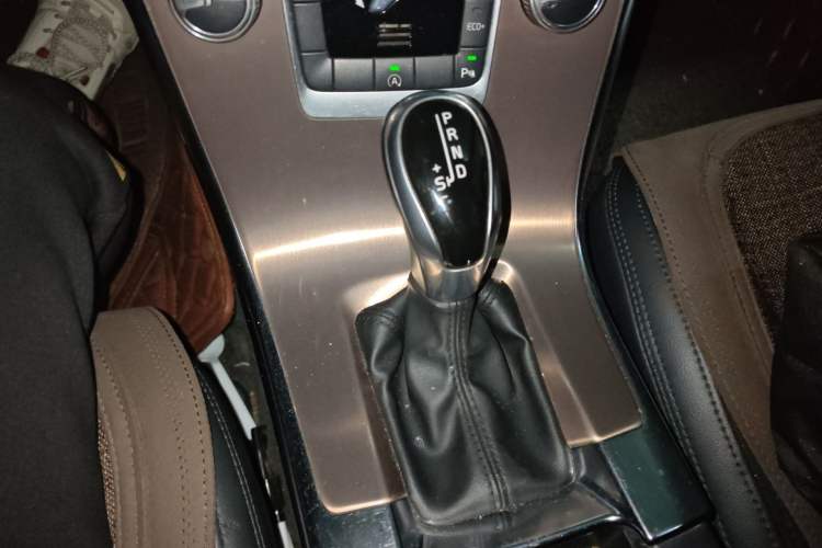 Used Volvo XC60 2016 T5 Smart Drive Edition Gear Lever