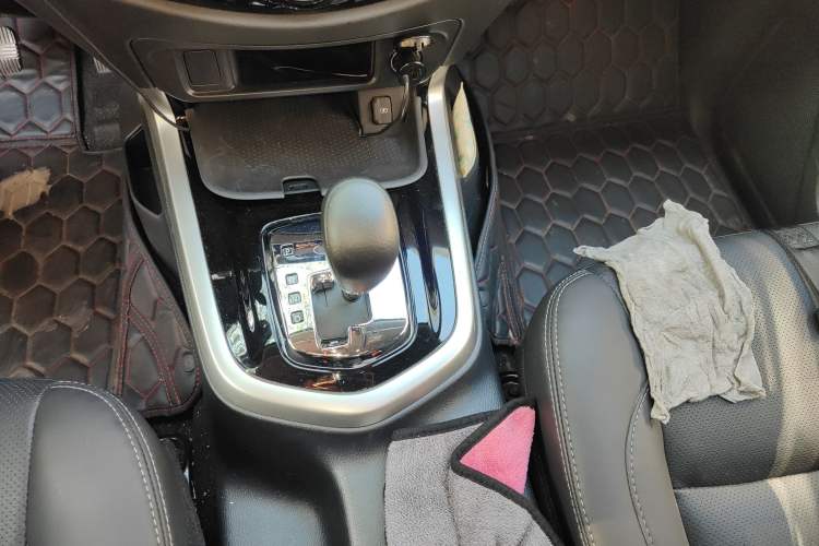 Used Nissan Terra 2020 2.5L XL Upper Automatic Two-Wheel Drive Luxury Edition
