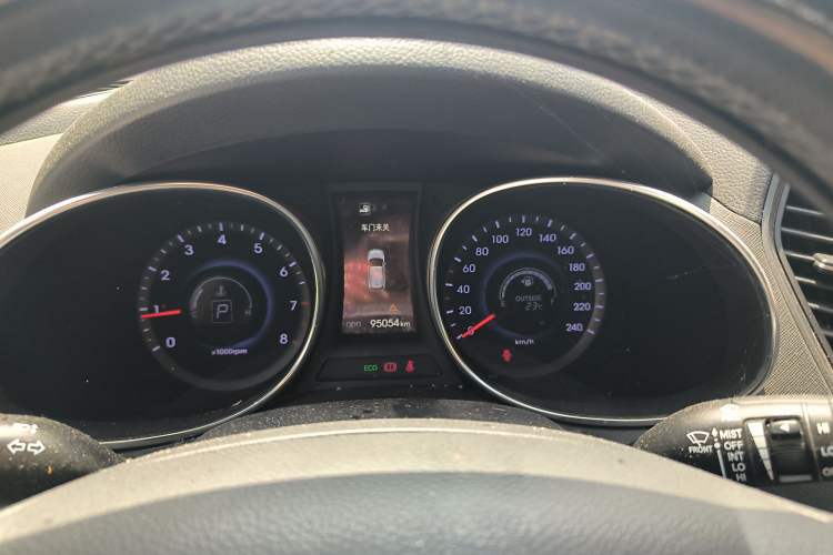 Used Hyundai Santa Fe 2015 2.0T Automatic Two-Wheel Drive Smart Version 5 Seats Instrument Cluster