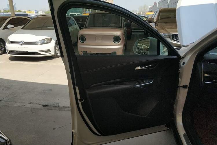 Used Cadillac XT4 2018 28T Two-Wheel Drive Tech Version