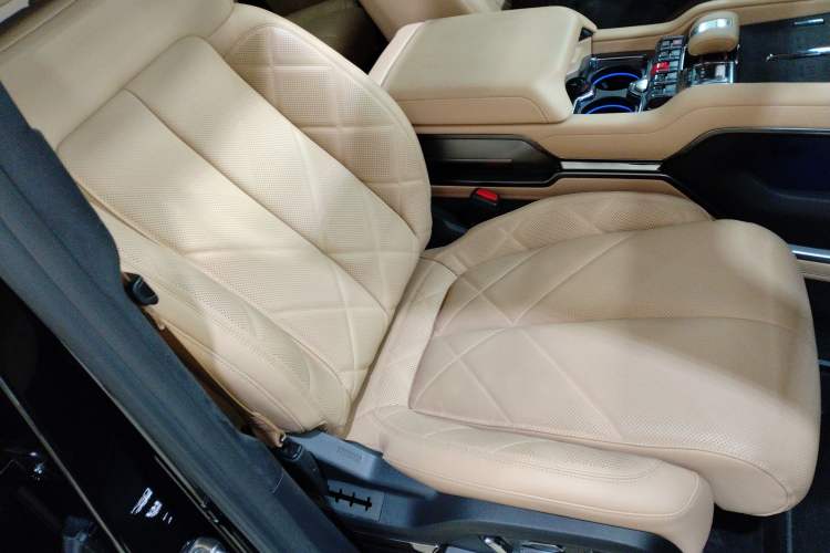 Used Formula Leopard Leopard 8 2025 Smart & Brave Flagship Edition 7 Seats