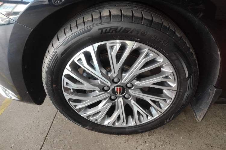 Used Hongqi H5 2023 2.0T Automatic Smart Connect Flagship Edition Left Front Wheel Hub