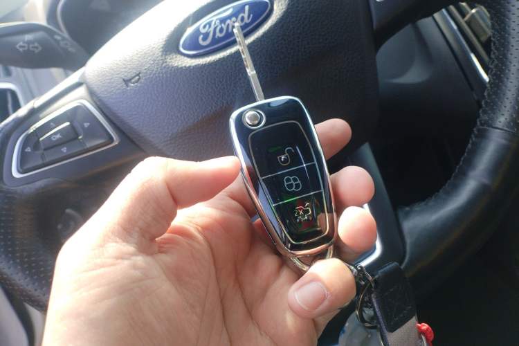 Used Ford Focus 2017 Sedan 1.6L Manual Fashion Edition Smart Drive Version
