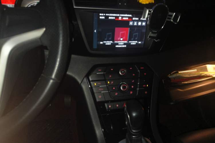 Used MG GS 2016 1.5TGI TST Luxury Edition Audio And AC Panel