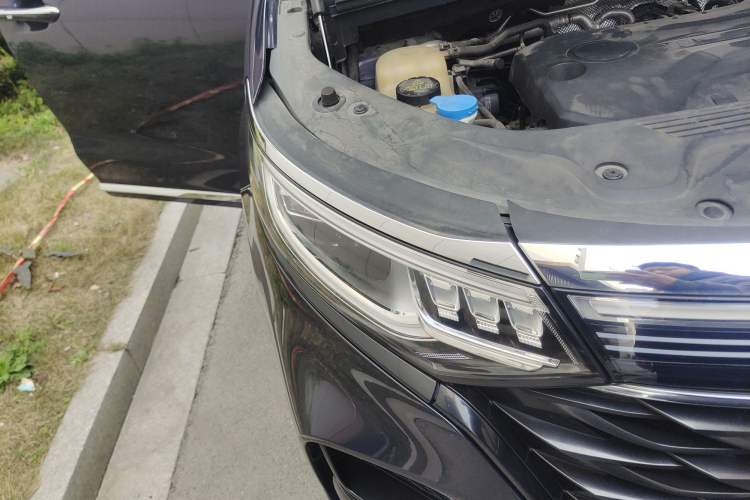 Used Roewe iMAX8 2021 400TGI Supreme Series Ultimate Edition Right Front Headlight