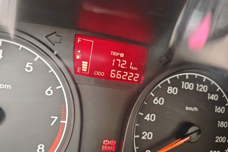 Used Hyundai Verna (older generation) 2014 1.4L Manual Smart GLS Trim Odometer Close Up