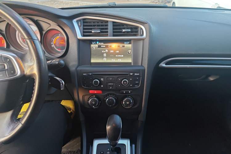 Used Citroen C4L 2015 1.2T Automatic Luxury Edition Audio And AC Panel