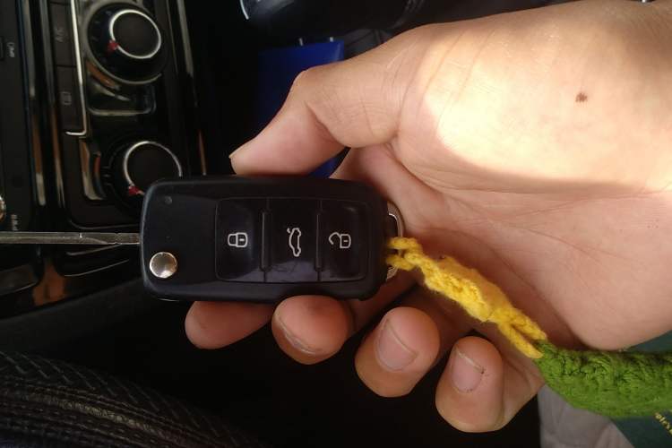 Used Volkswagen Sagitar 2015 1.6L Automatic Comfort Model Vehicle Key