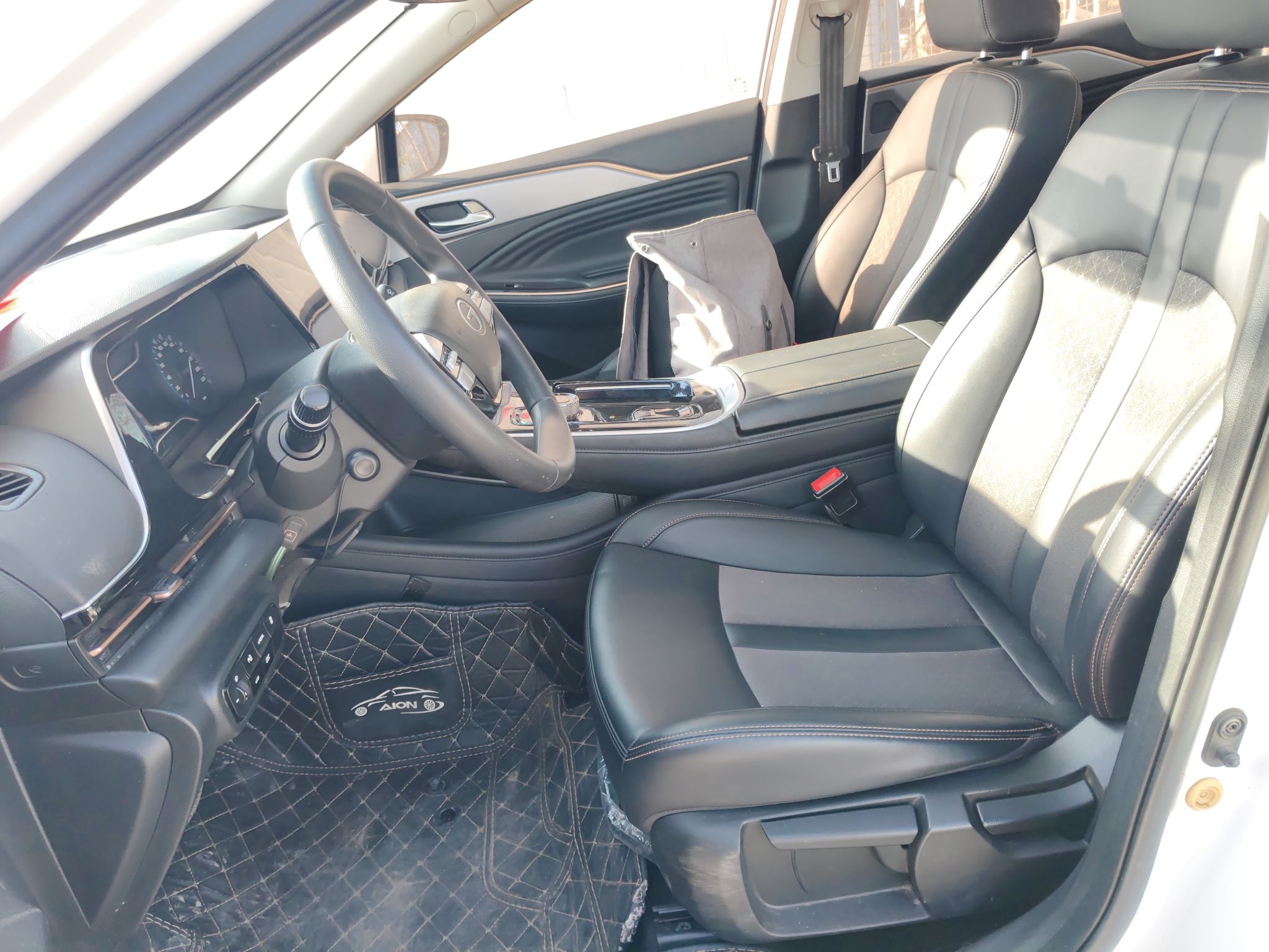 Переднее сиденье в автомобиле