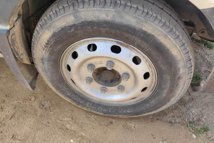 Used JAC Group Sunray 2021 2.0T Fuel-Efficient King Logistics Van Long Wheelbase D20TCIF1 Right Front Wheel Hub