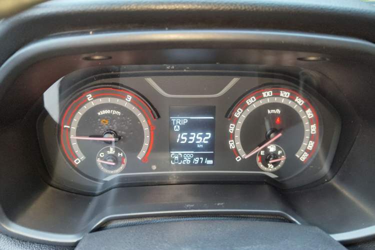 Used SAIC MAXUS T60 2017 2.8T Diesel Manual Two-Wheel Drive High-Ride Comfort Version Standard Cabin China V Emission Standard Instrument Cluster