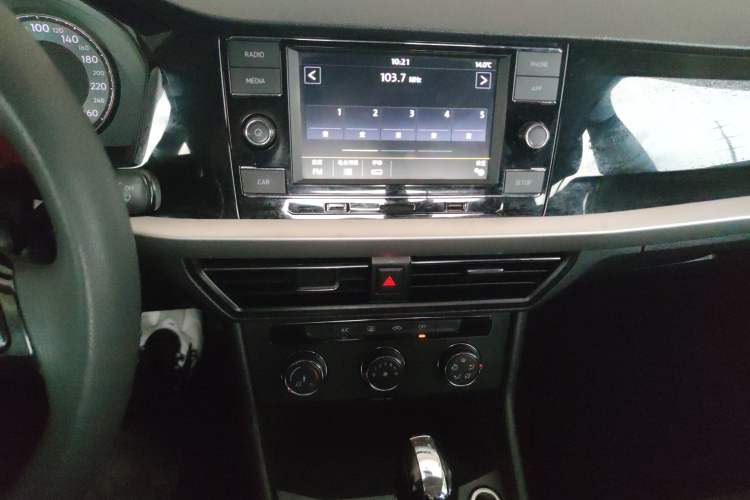 Used Volkswagen Lavida 2019 1.5L Automatic Vision Edition China VI Standard Audio And AC Panel