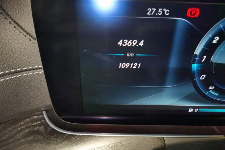 Used Mercedes-Benz E-Class 2016 E 300 L Sporty and Stylish Model
