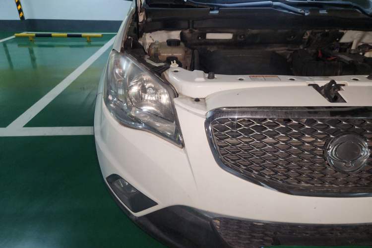 Used SsangYong Korando 2011 2.0T Diesel Two-Wheel Drive Automatic Luxury Navigation Edition Right Front Headlight