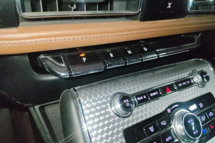 Used Lincoln Aviator New Energy 2020 3.0T V6 All-Wheel-Drive High-Performance Plug-in Hybrid Gear Lever