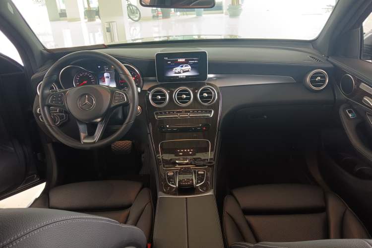 Used Mercedes-Benz GLC 2019 Facelift GLC 260 L 4MATIC Luxury Model