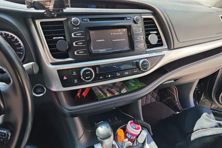 Used Toyota Highlander 2015 2.0T Four-Wheel Drive Luxury Edition 7-Seater Audio And AC Panel