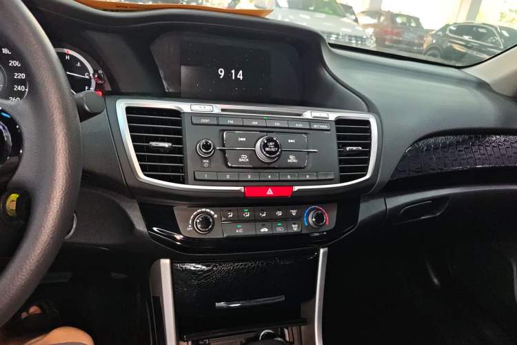 Used Honda Accord 2016 2.0L Comfort Edition Audio And AC Panel