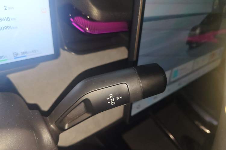 Used Lynk & Co 08 EM-P 2023 245km Ultra-Long Range Halo Gear Lever