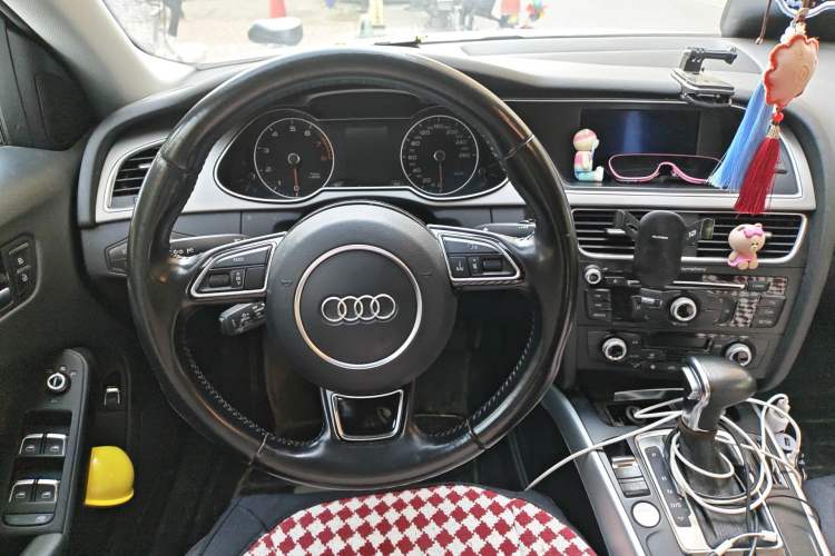Used Audi A4L 2016 35 TFSI Collector's Edition Automatic Standard Model Steering Wheel